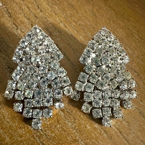 Vintage Clear Rhinestone Chandelier Cascading Dangle Post Earrings - Picture 1 of 4
